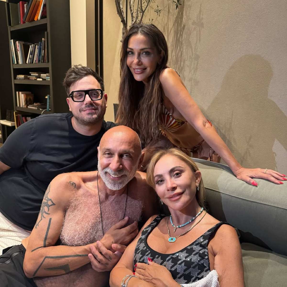 Η Δέσποινα Βανδή με τα αγαπημένα της πρόσωπα στο πάρτι γενεθλίων της