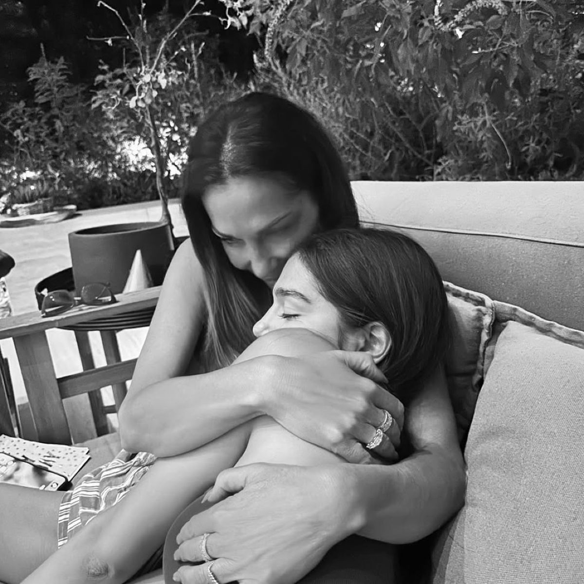 Η Δέσποινα Βανδή στα γενέθλιά της με την κόρη της, Μελίνα Νικολαΐδη