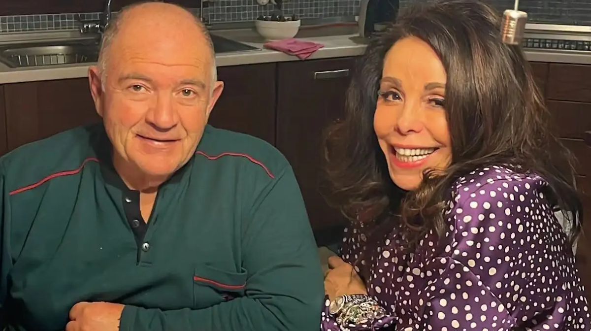 Η Βούλα Πατουλίδου με τον σύζυγό της 