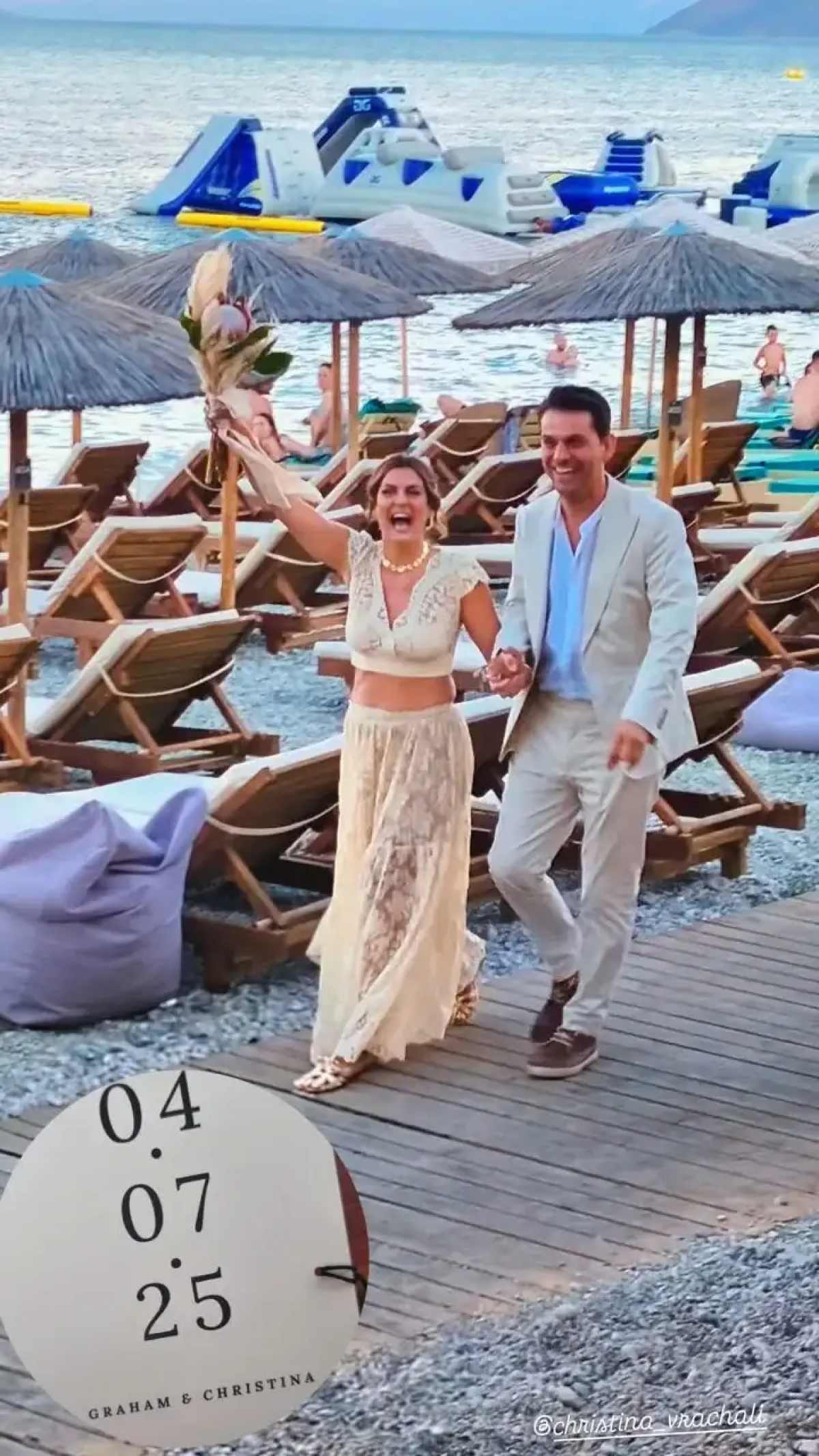 Βραχάλη - Γκουντ: Το ξέφρενο πάρτι στην παραλία μία ημέρα με τον γάμο τους - Δείτε στιγμιότυπα