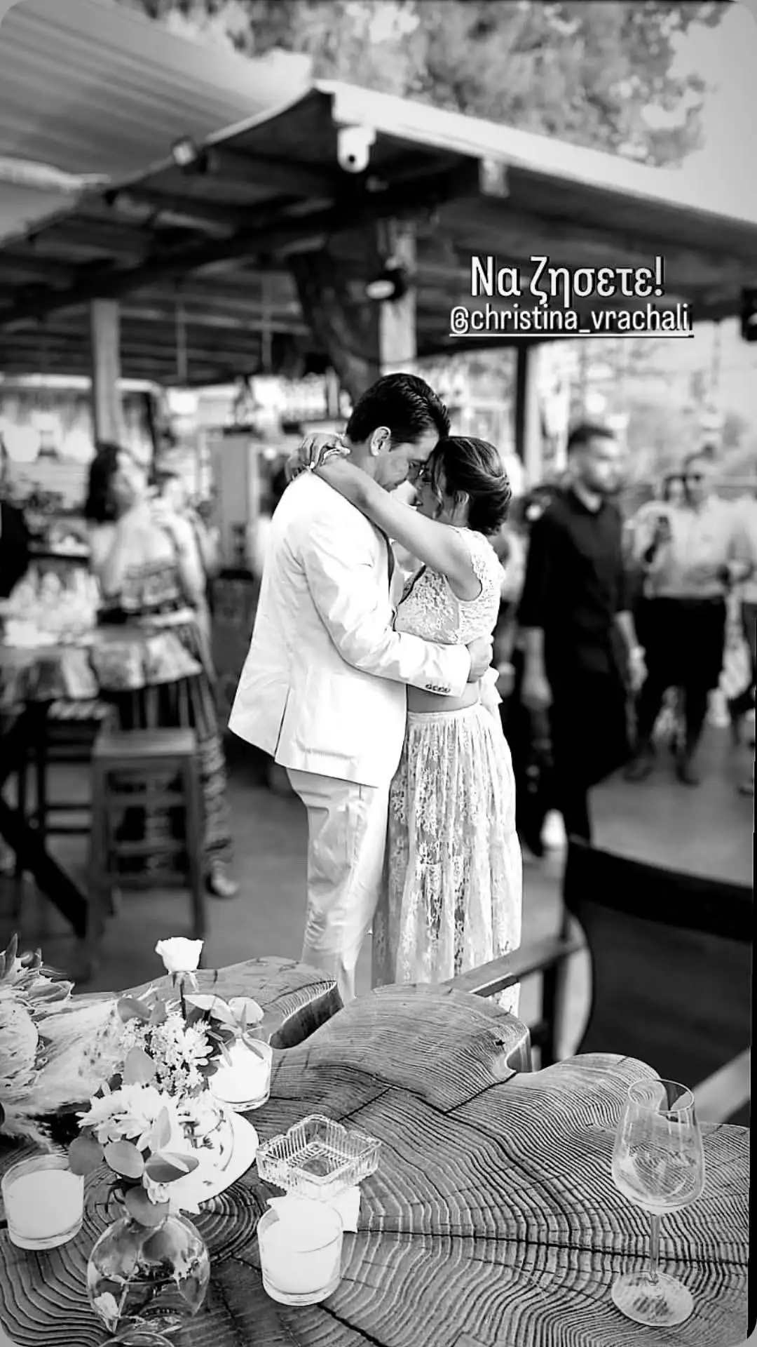 Βραχάλη - Γκουντ: Το ξέφρενο πάρτι στην παραλία μία ημέρα με τον γάμο τους - Δείτε στιγμιότυπα