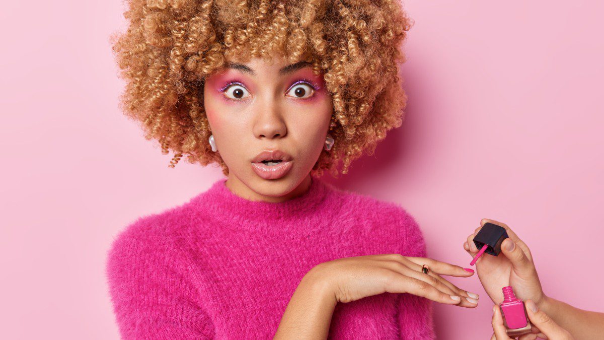 Βερνίκι των νυχιών σε ροζ χρώμα