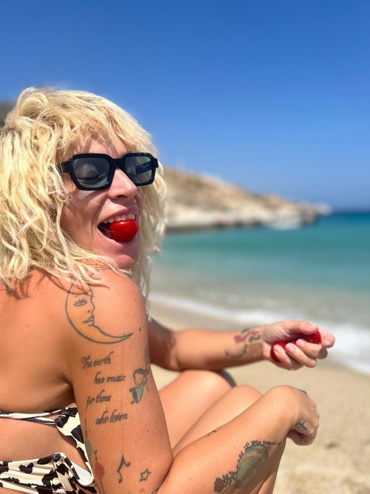 Ελεωνόρα Ζουγανέλη: Οι εντυπωσιακές φωτογραφίες με μαγιό από την παραλία