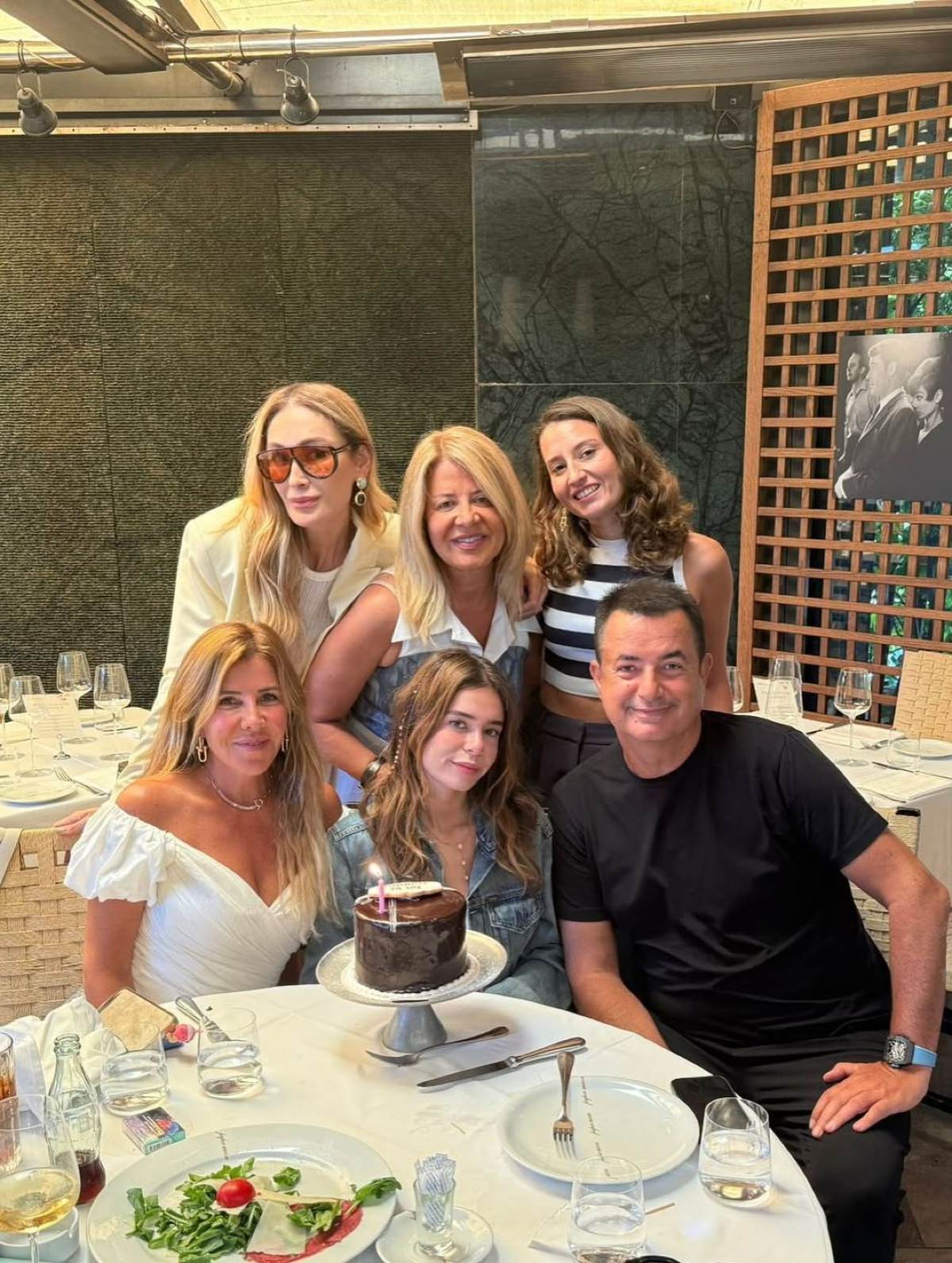 Ο Ατζούν Ιλιτζαλί στα γενέθλια της κόρης του