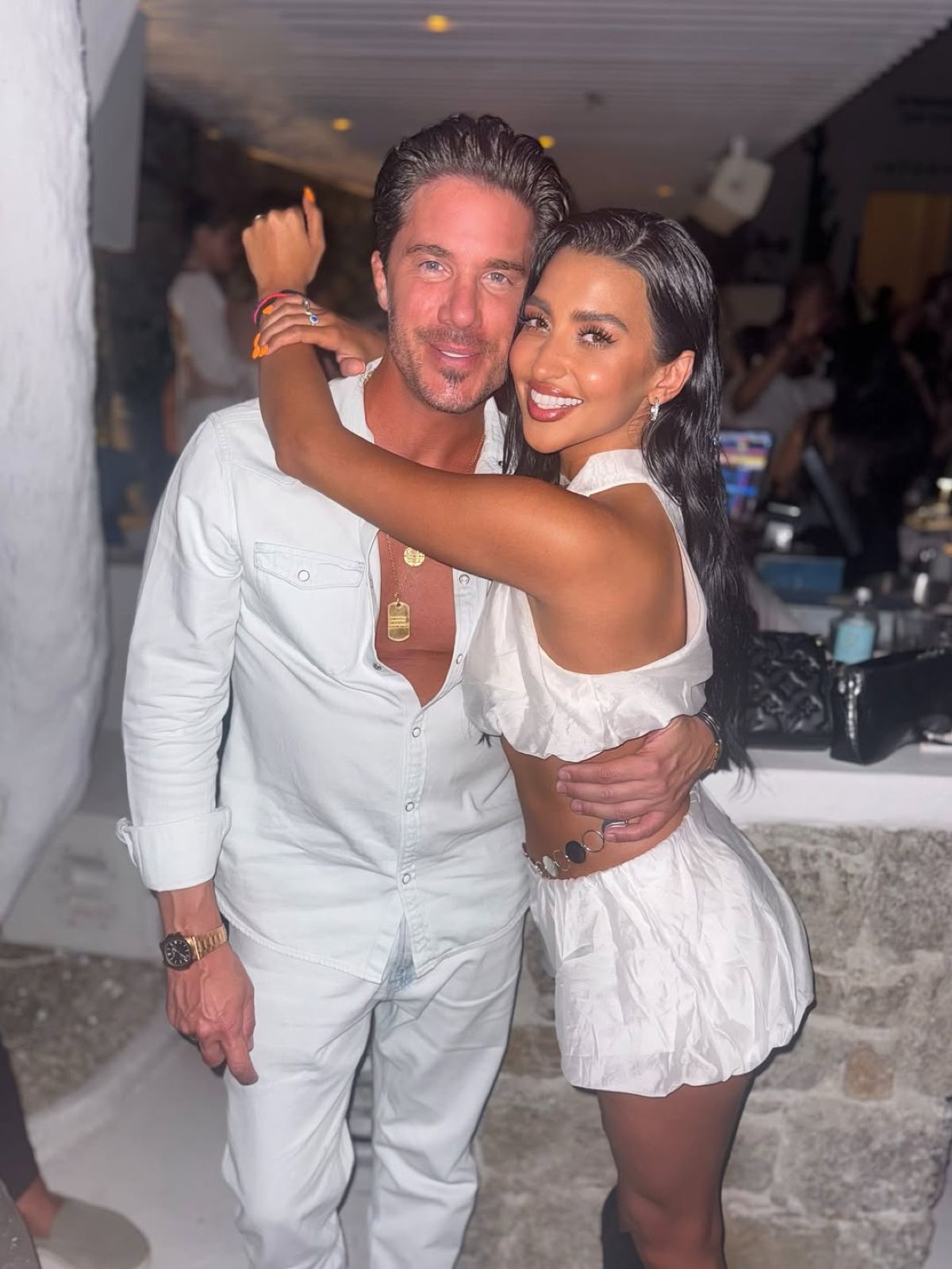 Η Αναστασία στην Πάρο με τον Νίκο Οικονομόπουλο