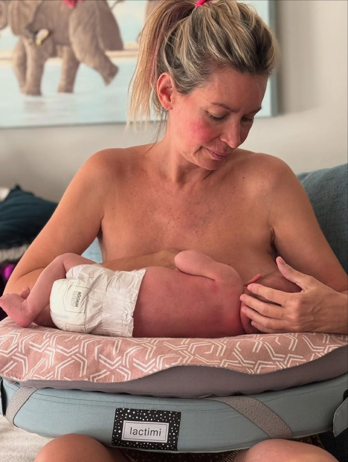 Άριελ Κωνσταντινίδη θηλασμός