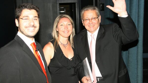 Ο Δημήτρης Κωνσταντάρας με τα παιδιά του