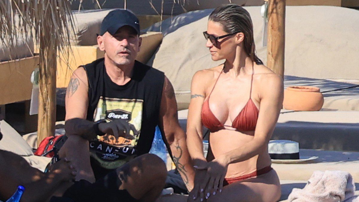 Έρος Ραμαζότι, Μισέλ Χούντζικερ