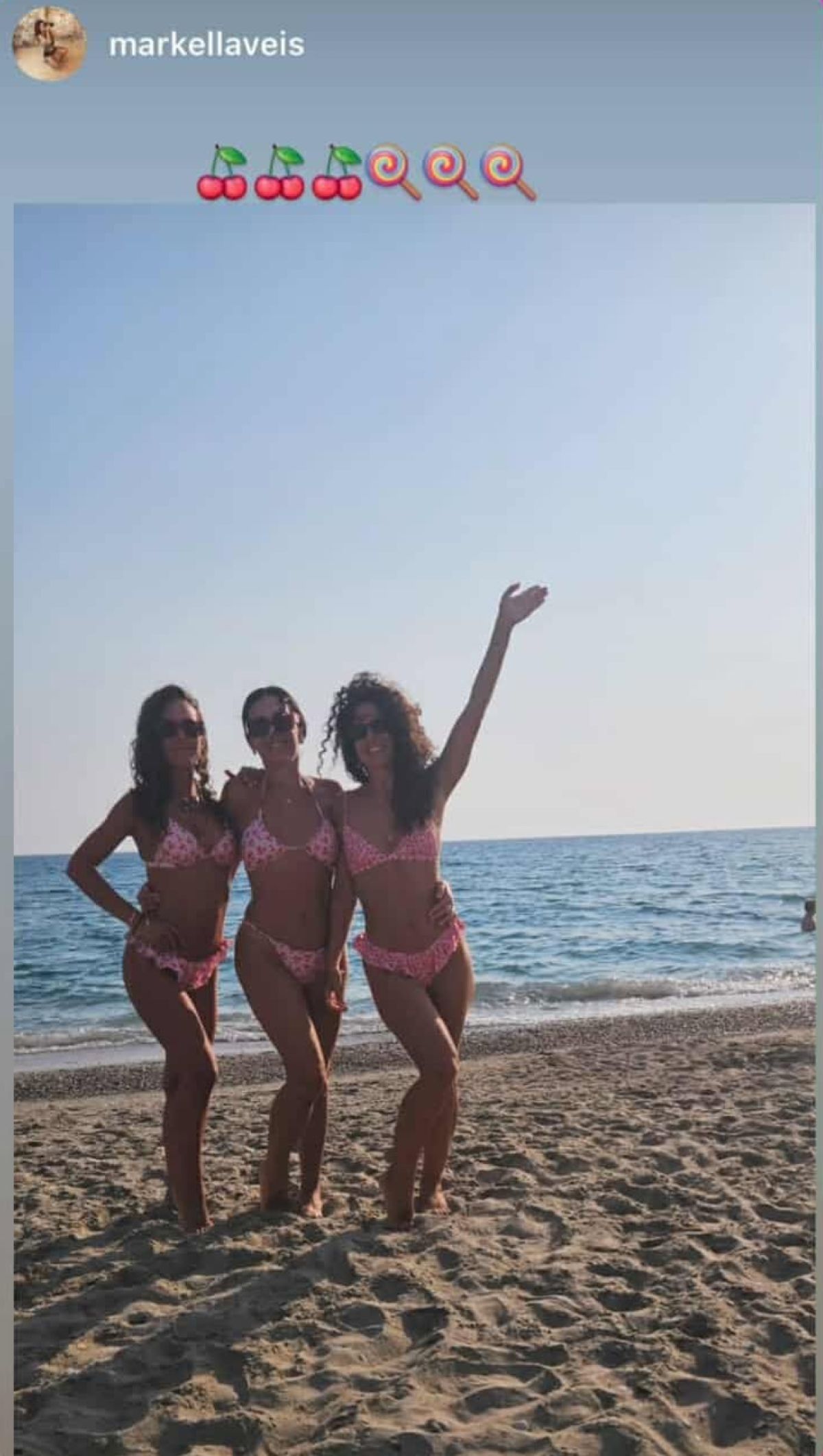 Η Κατερίνα Διδασκάλου με μαγιό και τις κόρες της