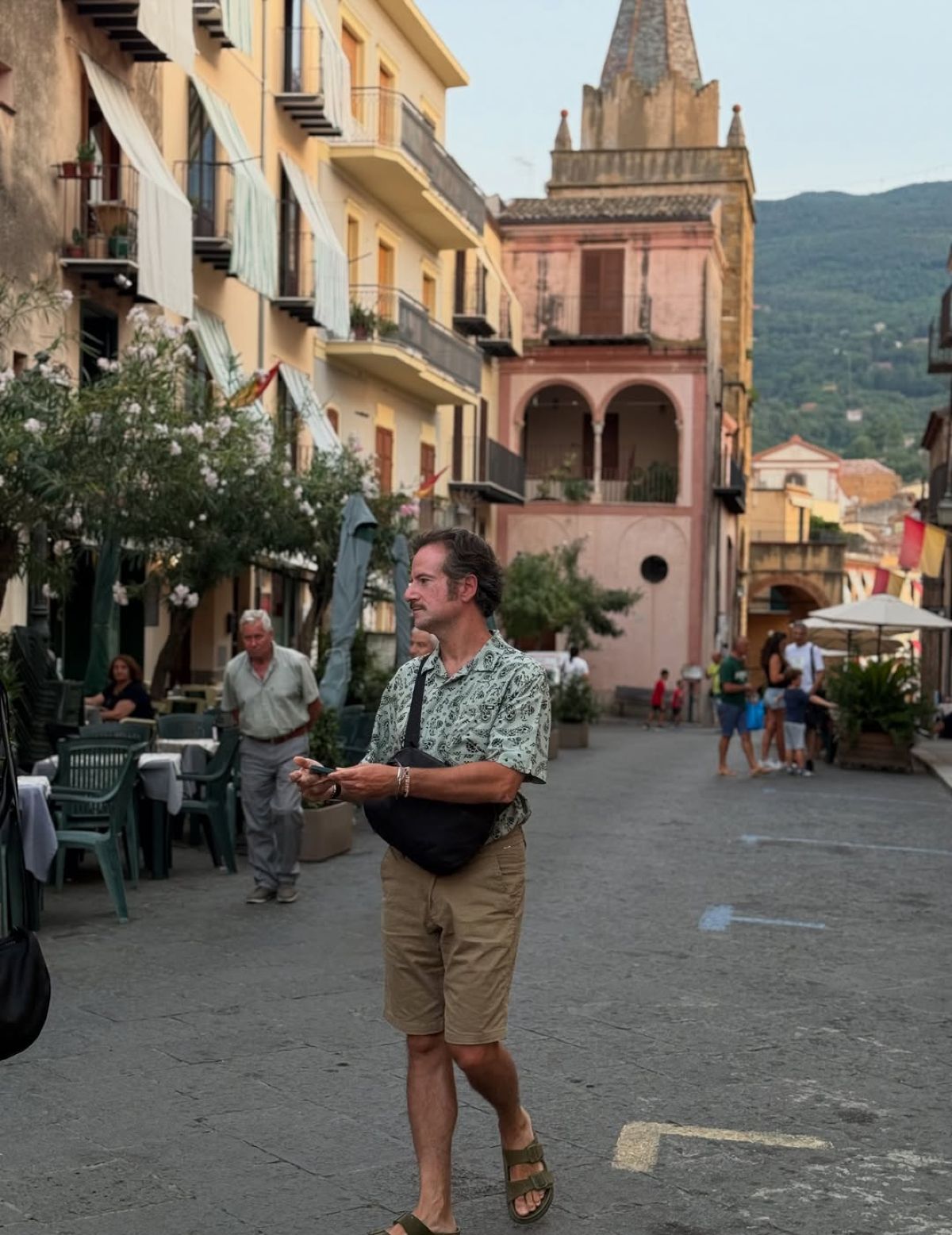 Ο Κωστής Μαραβέγιας στη Σικελία