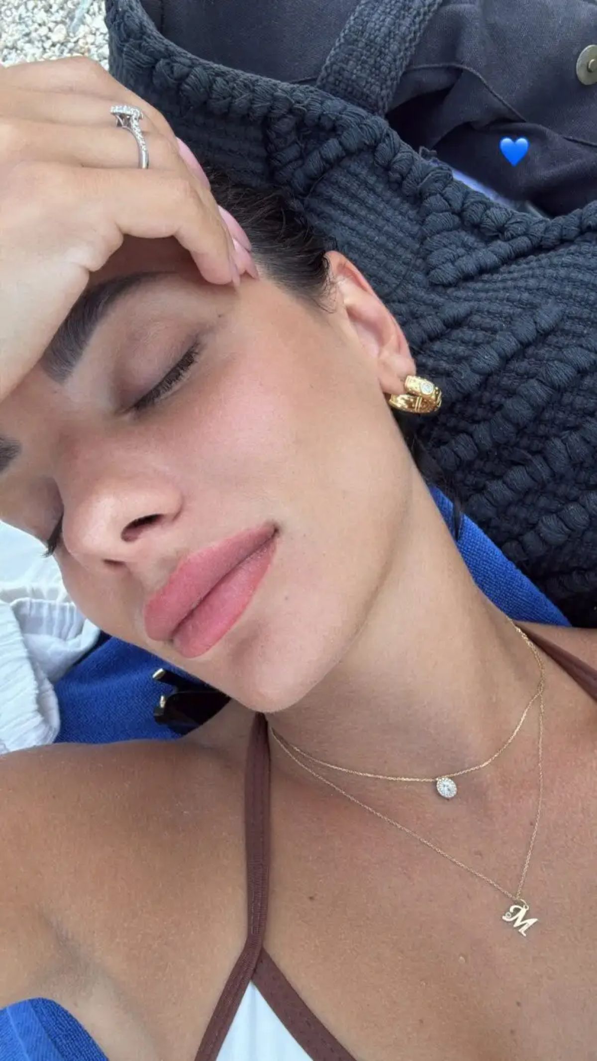 Η Μαριαλένα Ρουμελιώτη με το μονόπετρο