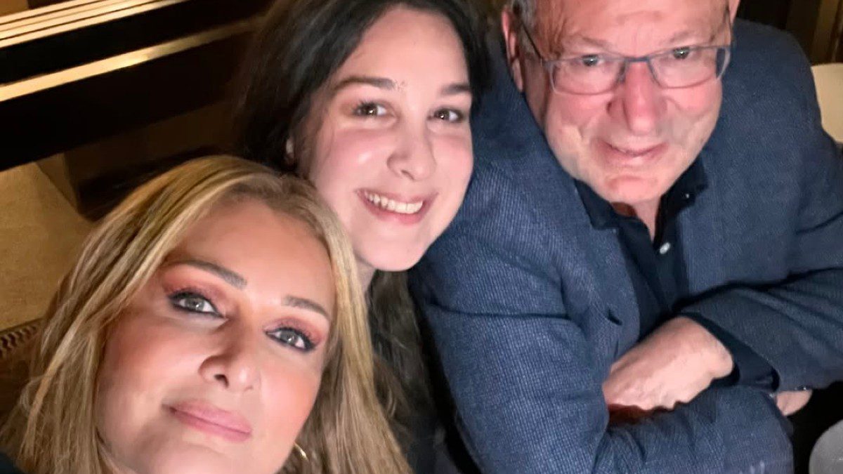 Η Νατάσα Θεοδωρίδου με την Ανδριάνα Φουστάνου και τον Ανδρέα Φουστάνο