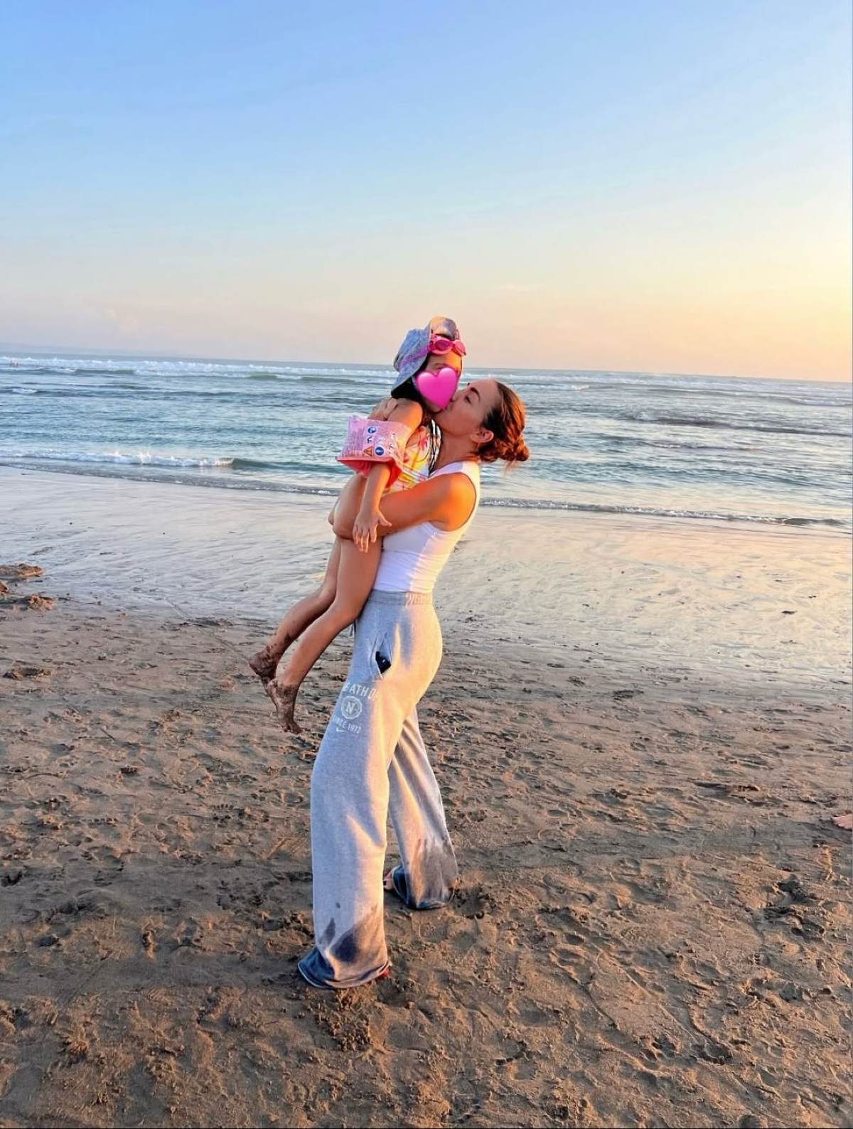 Η Όλγα Φαρμάκη με την κόρη της