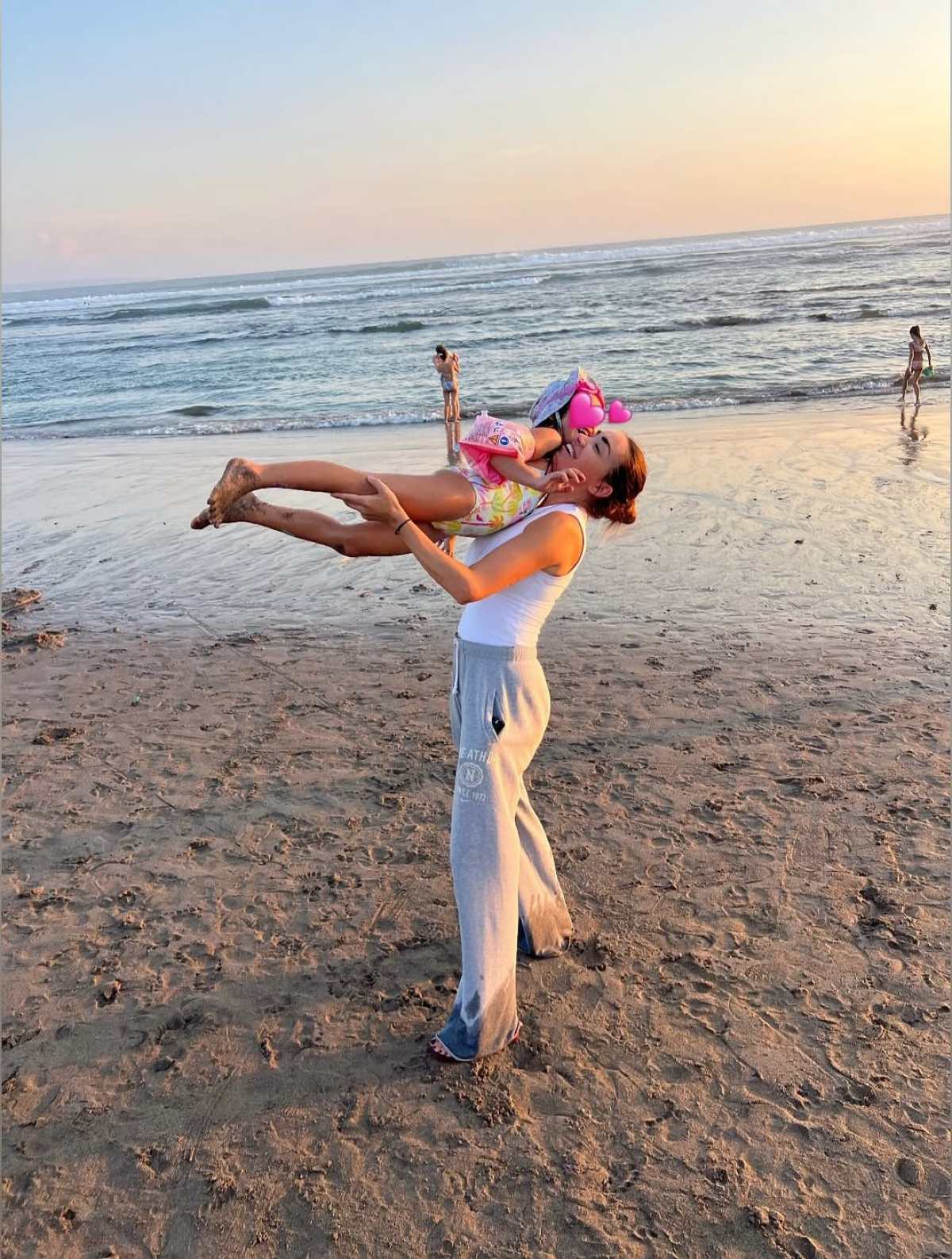 Η Όλγα Φαρμάκη με την κόρη της