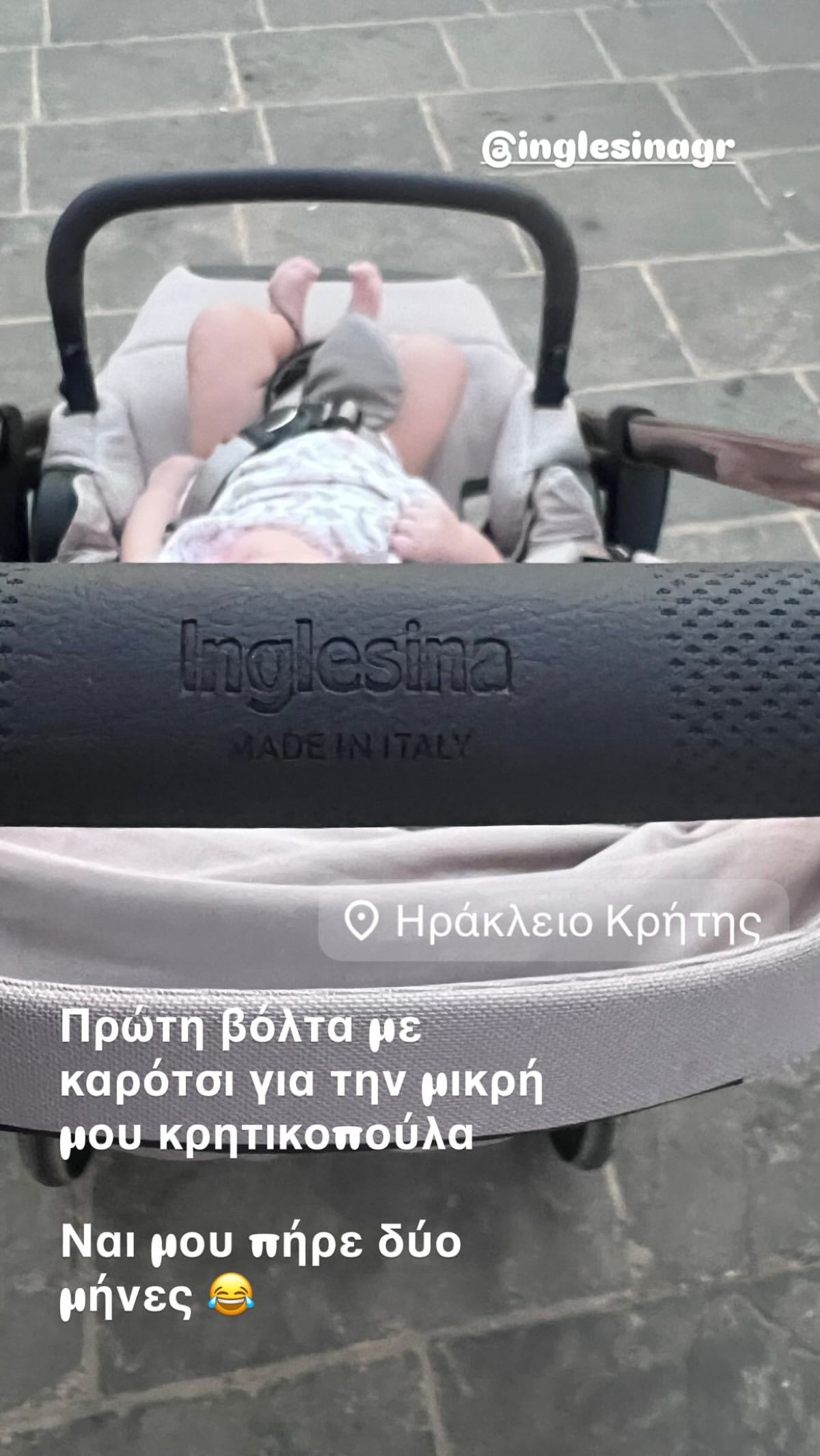 Η Παυλίνα Βουλγαράκη με την κόρη της στην Κρήτη