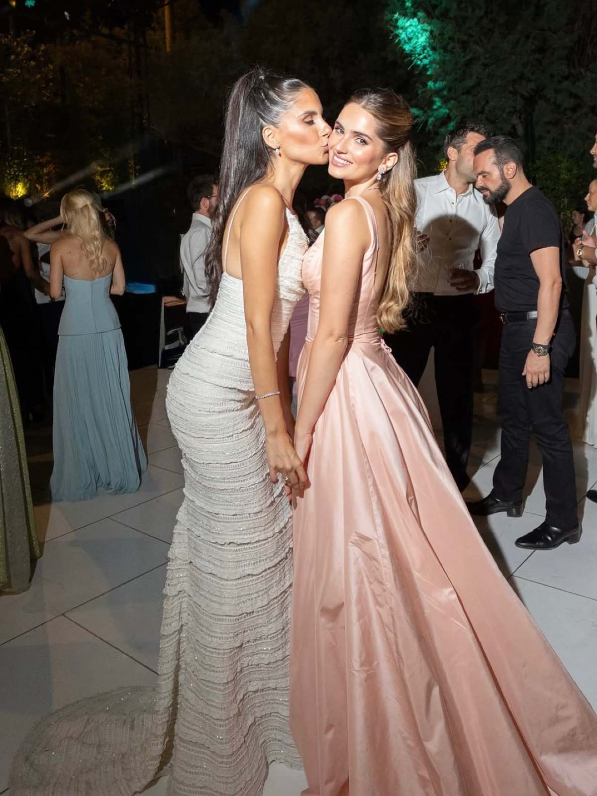 Η Αλεξάνδρα Νίκα στο γάμο της με τον Κωνσταντίνο Αργυρό