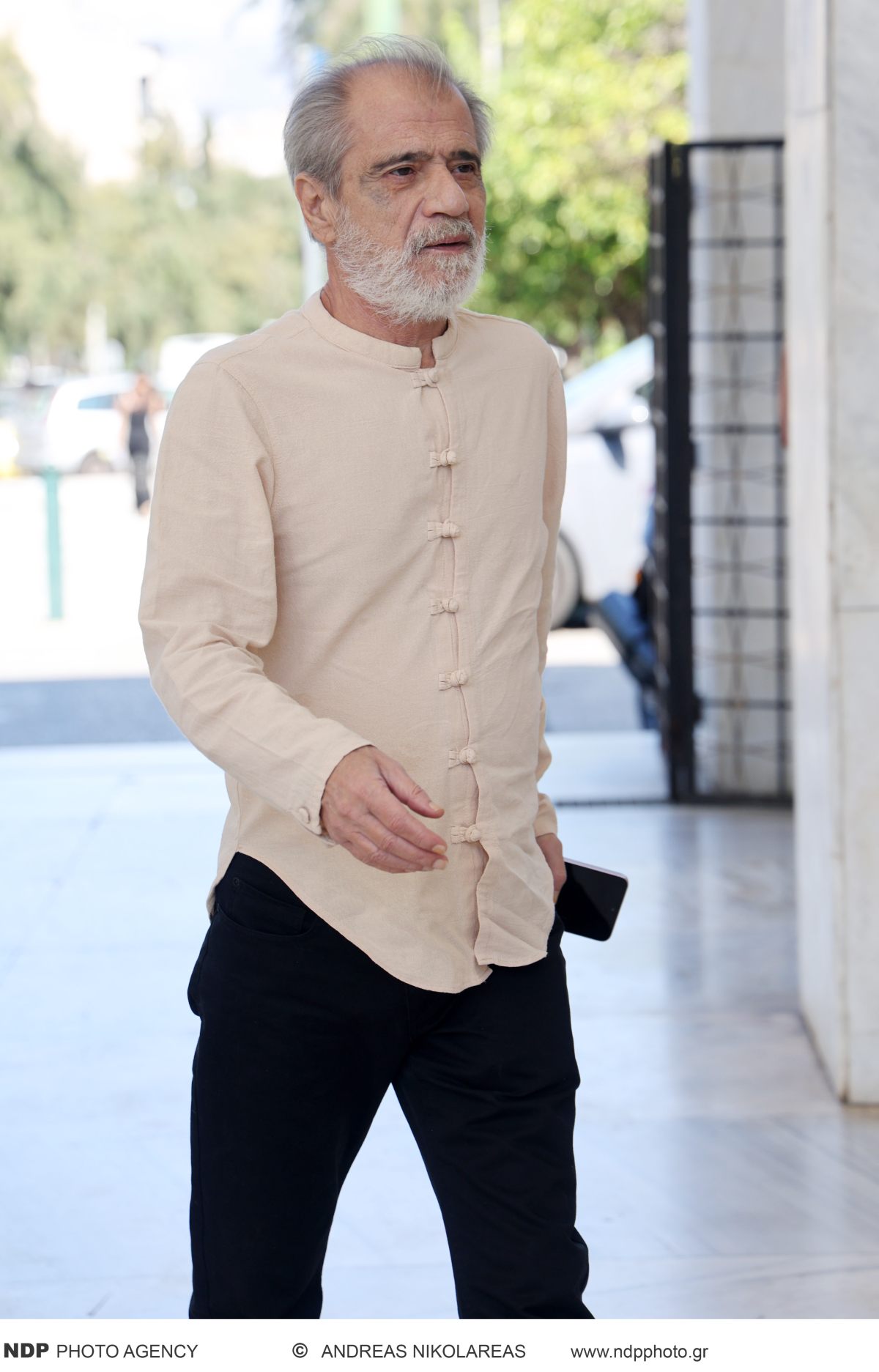 Ο Αντώνης Πρέκας στην κηδεία του Δημήτρη Κωνσταντάρα