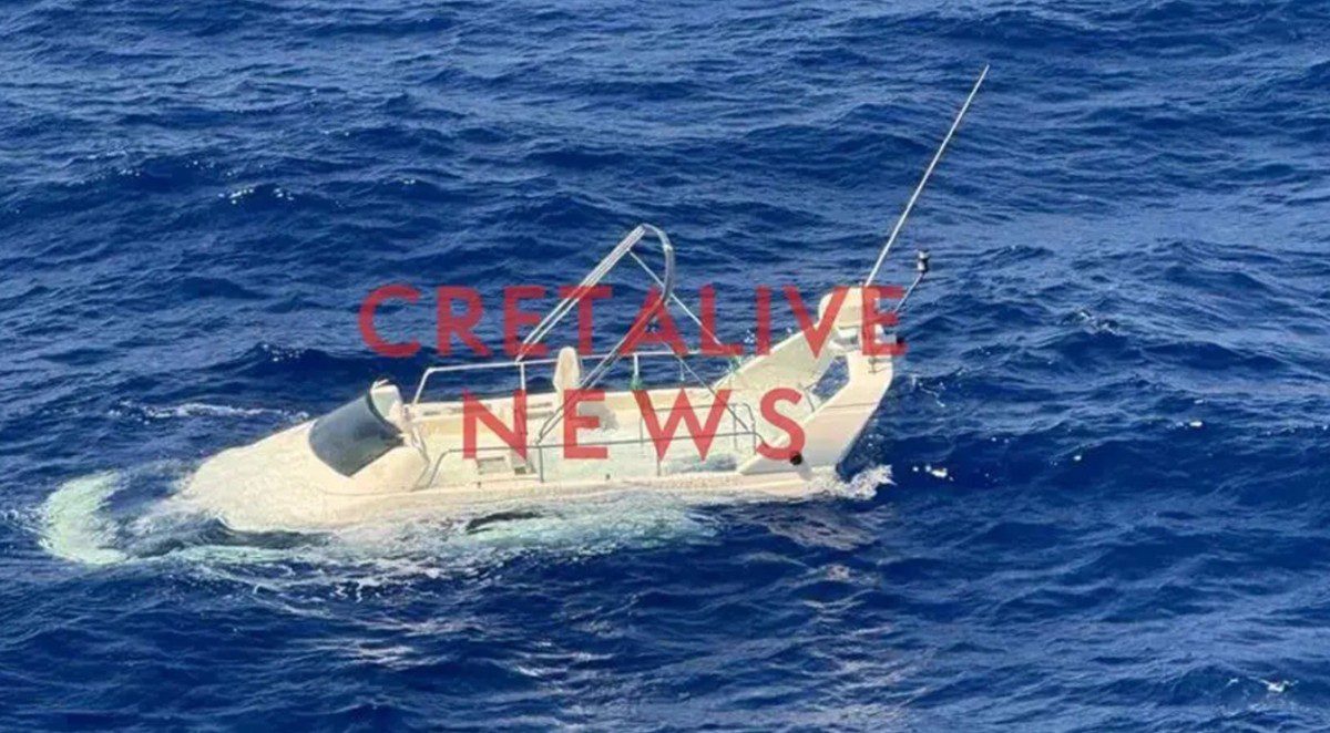 Ατύχημα για τον Απόστολο Λύτρα - Βυθίστηκε το σκάφος του κοντά στη Σαντορίνη (Φωτογραφίες)