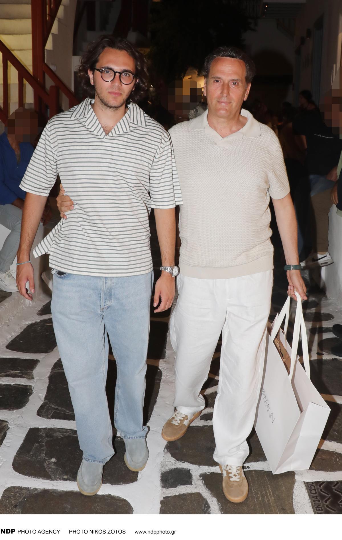 Ο Μιχάλης Δημητρακόπουλος και ο γιος του στη Μύκονο