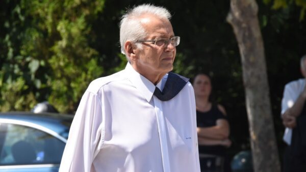 Ο Δημήτρης Κωνσταντάρας 16-07-2018 Νεκροταφείο Καλλιθέας.Κηδεία Μάνου