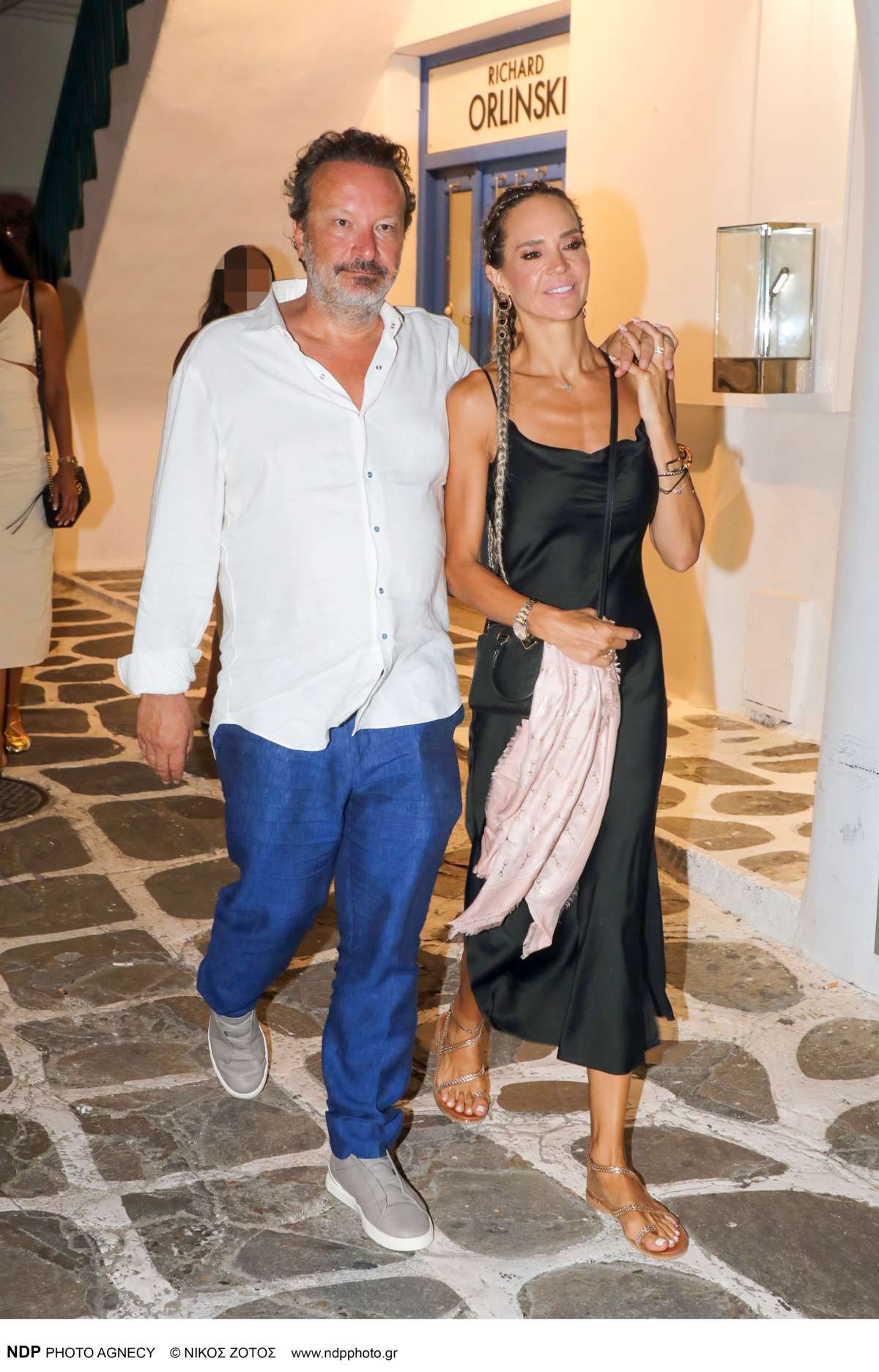 Ο Διονύσης Παναγιωτάκης κα η Νικολέττα Καρρά στη Μύκονο