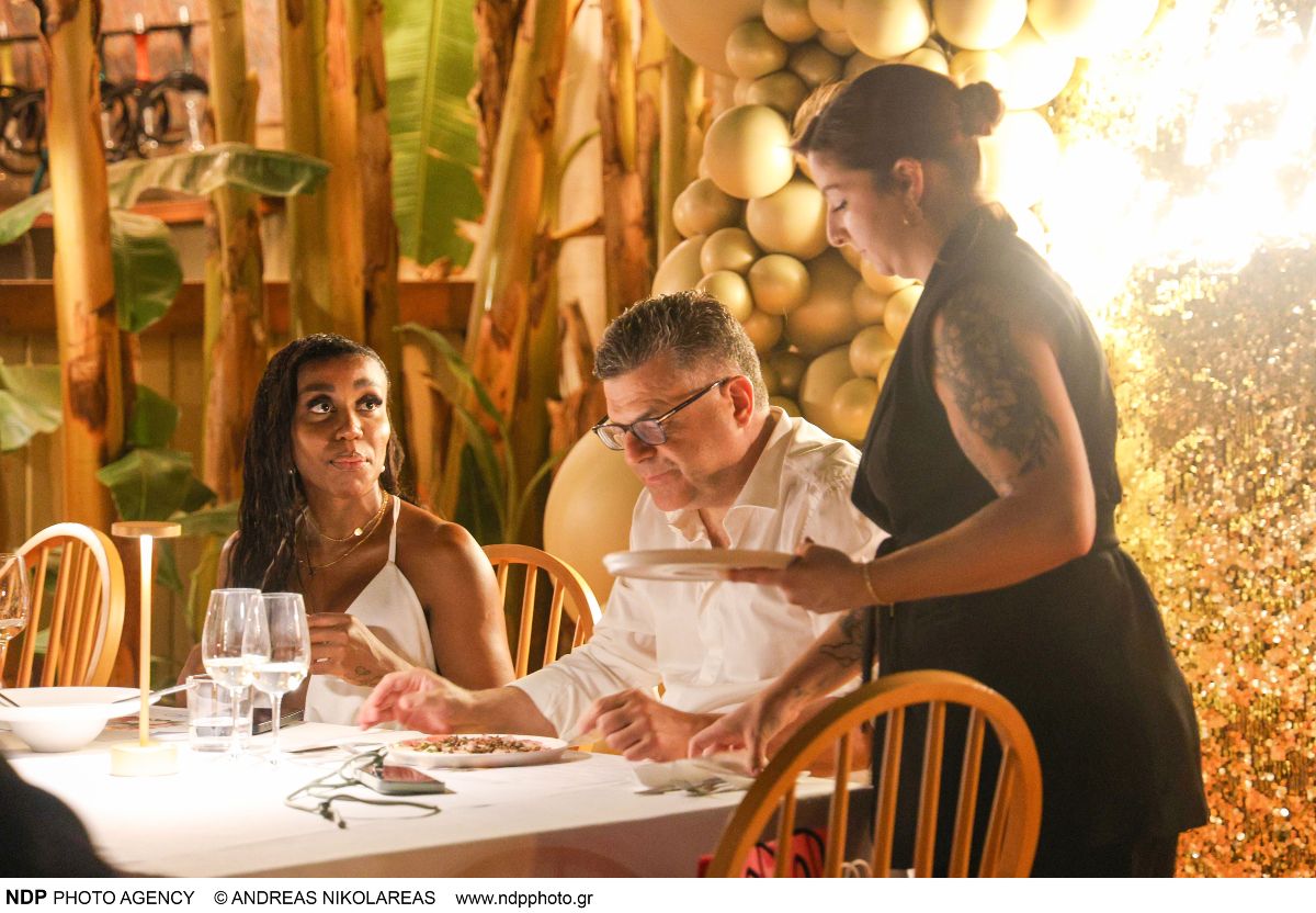 Η Ελίζαμπεθ Ελέτσι και ο Νεκτάριος Λεμονίδης στο δείπνο γενεθλίων της