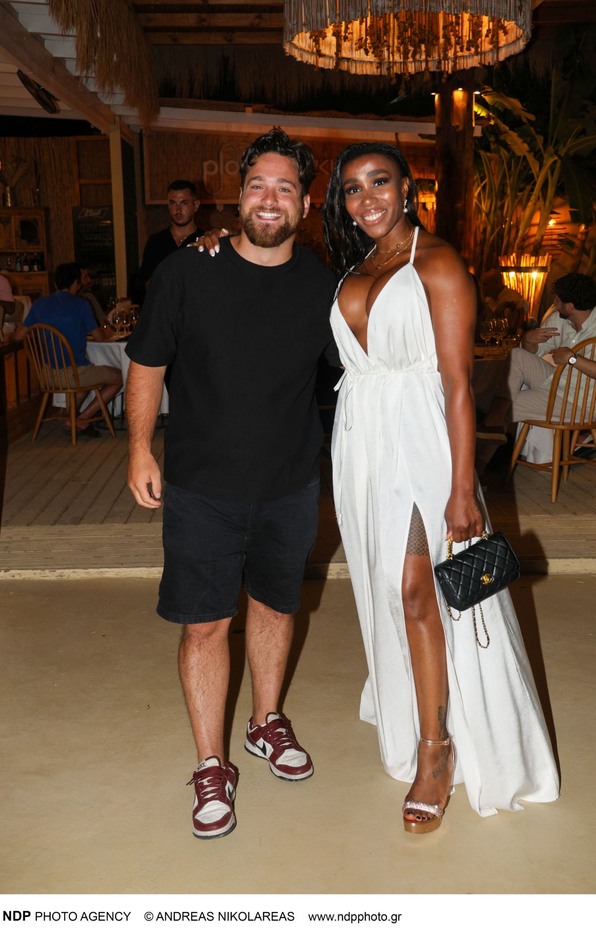 Η Ελίζαμπεθ Ελέτσι με φίλο της