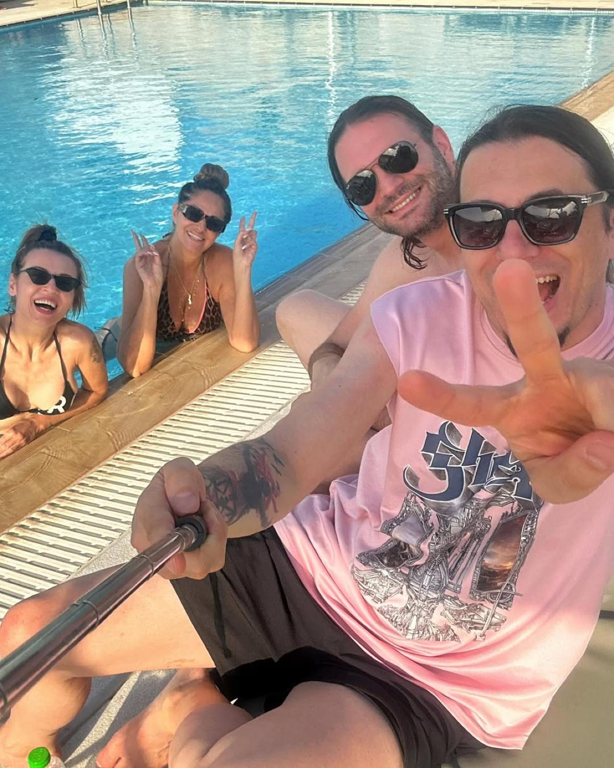 Η Ευρυδίκη και οι φίλοι της σε πισίνα