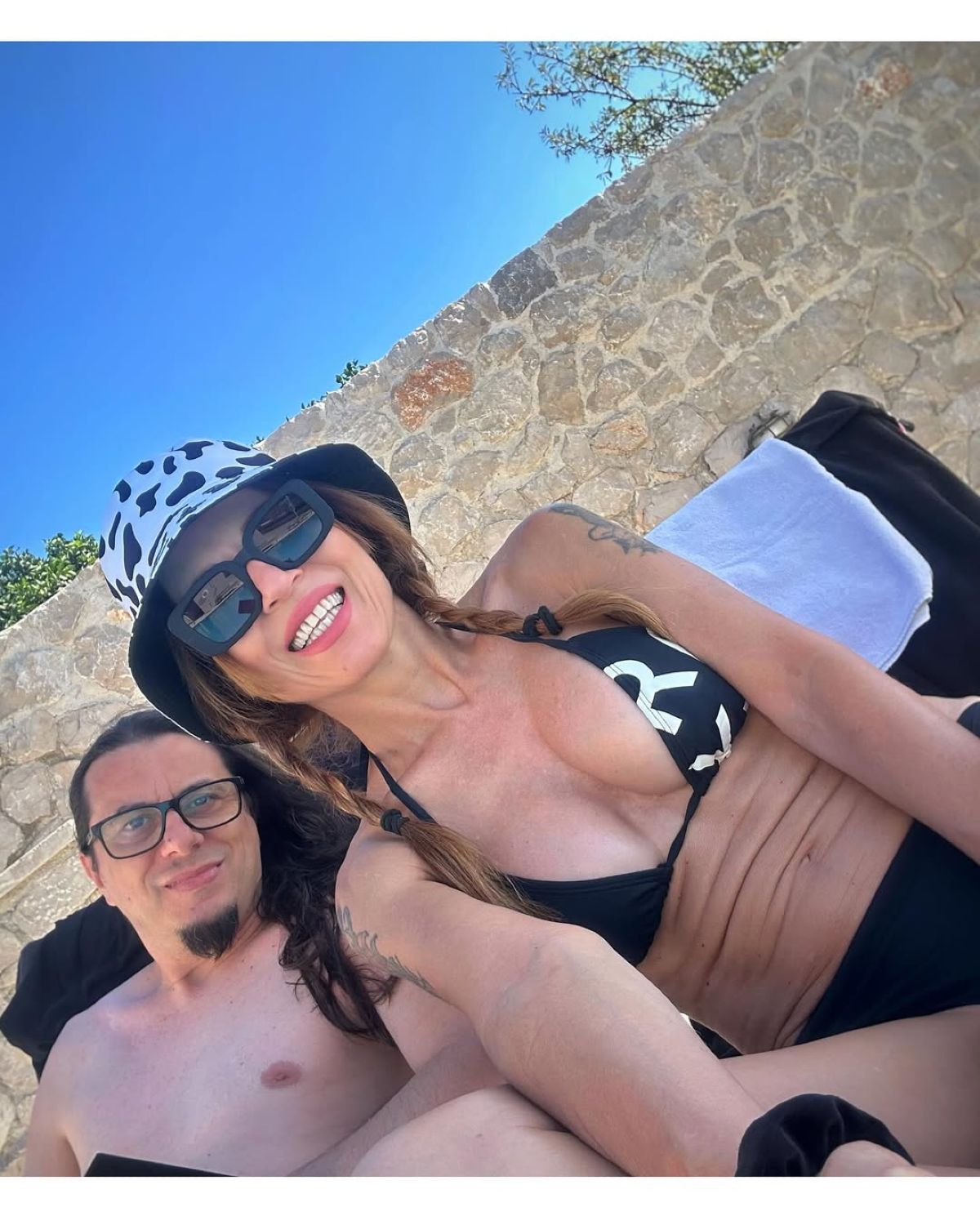 Η Ευρυδίκη με μαγιό σε πισίνα με τον Μπομπ Κατσιώνη