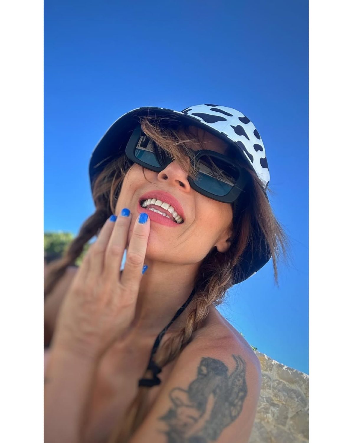 Η Ευρυδίκη με μαγιό σε πισίνα