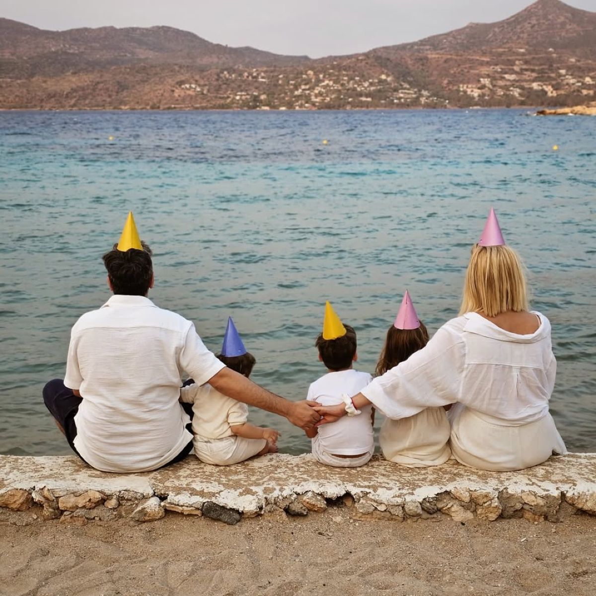 Ολόκληρη η οικογένεια της Μαντώς Γαστεράτου