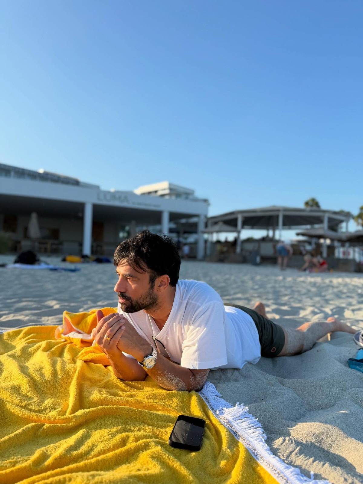 Ο Ανδρέας Γεωργίου στην παραλία