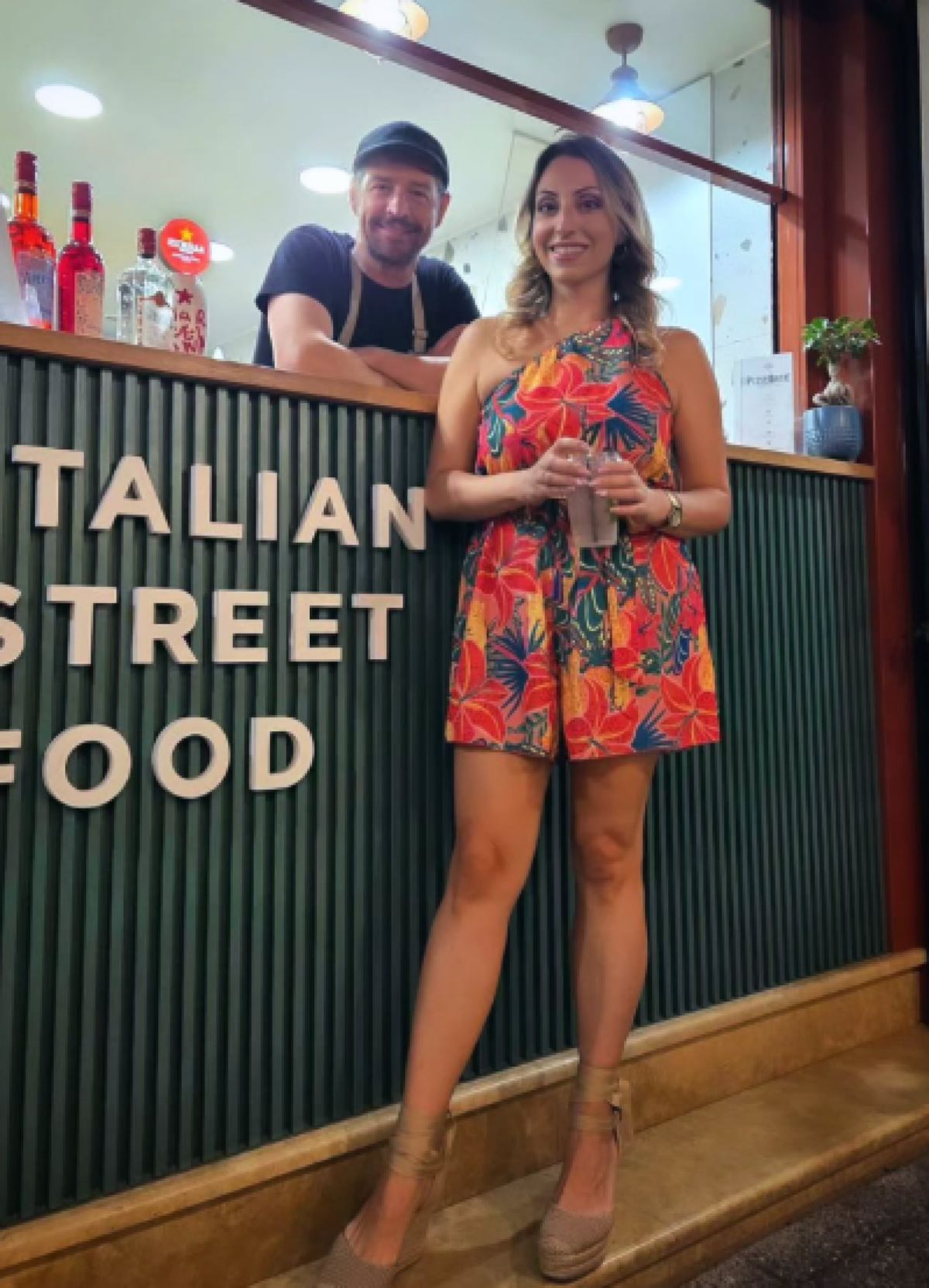 Η Φανή Γιαβρίδου και ο Απόστολος Ρουβάς στο μαγαζί του