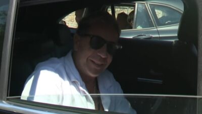 Ο Γιώργος Μαζωνάκης έξω από το Δρομοκαΐτειο