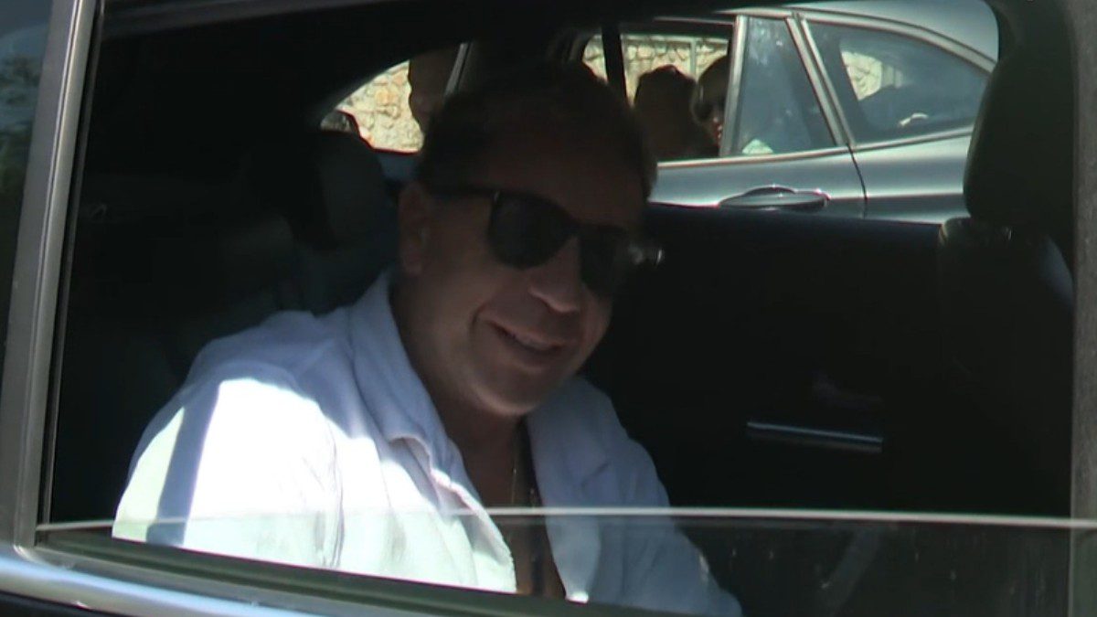 Ο Γιώργος Μαζωνάκης έξω από το Δρομοκαΐτειο