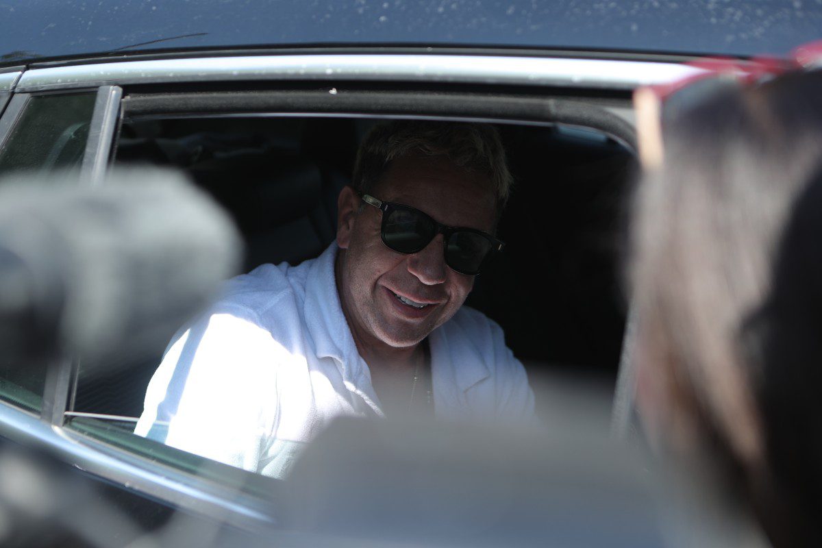 Ο Γιώργος Μαζωνάκης έξω από το Δρομοκαΐτειο