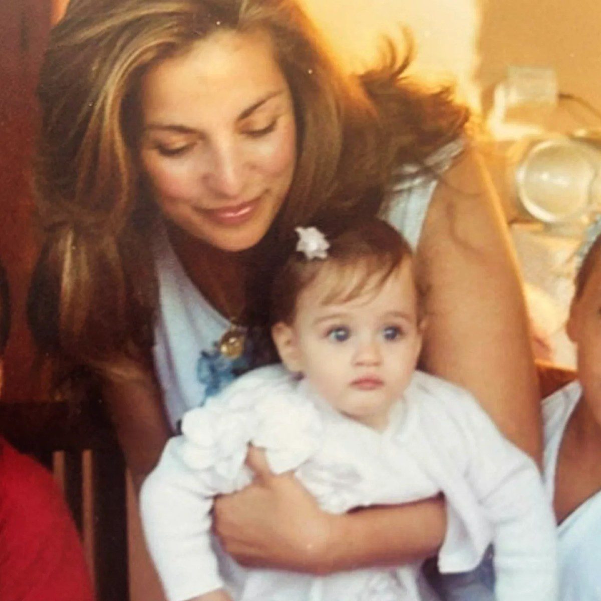 Η Άντζελα Γκερέκου με την κόρη της, Μαρία, όταν ήταν μωρό