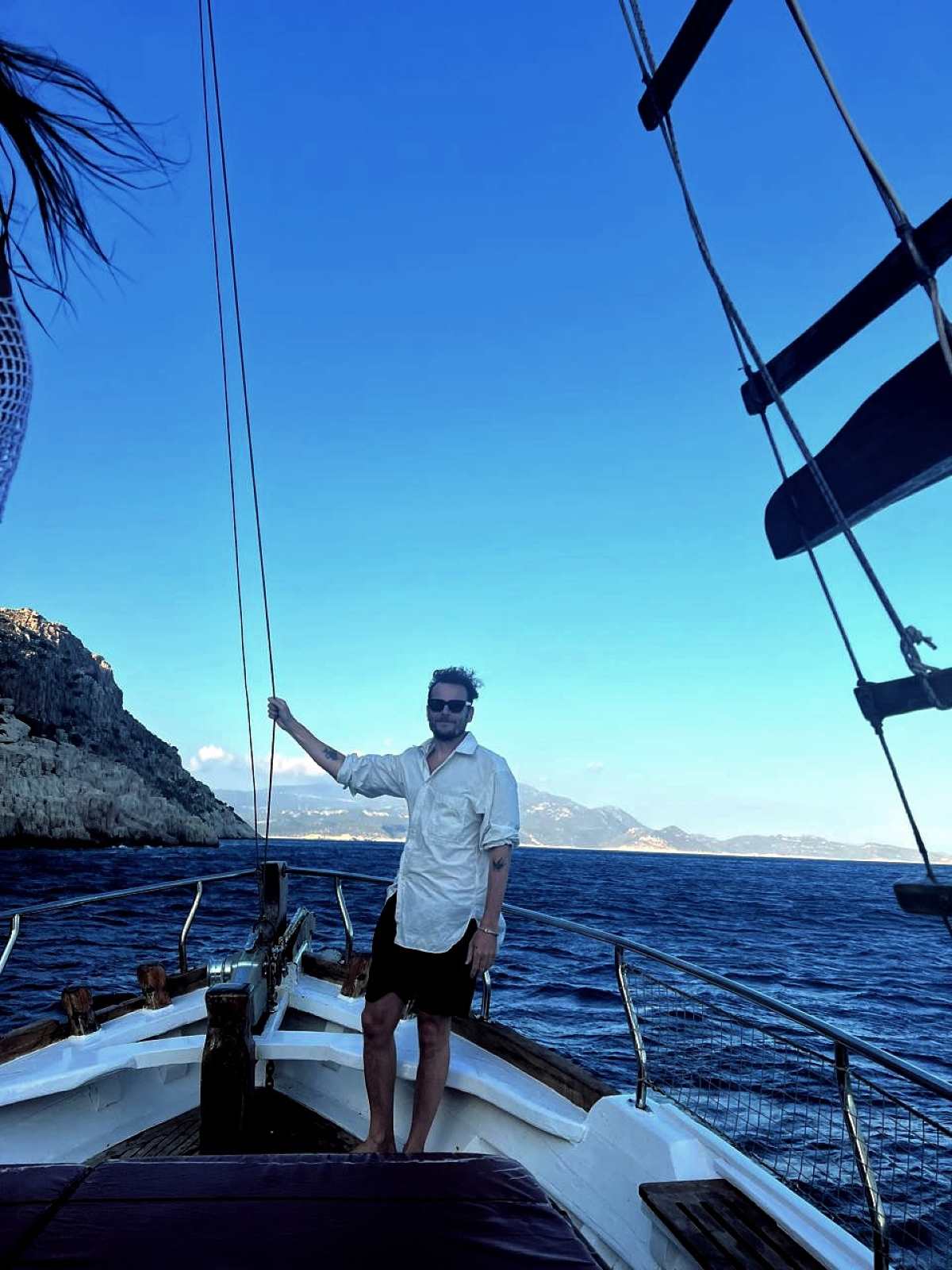 Μαζαρί - Καρύδης: Eπέτειος γάμου για το ζευγάρι! Το γιόρτασαν πάνω σε καΐκι στο Καστελλόριζο (φωτογραφίες)