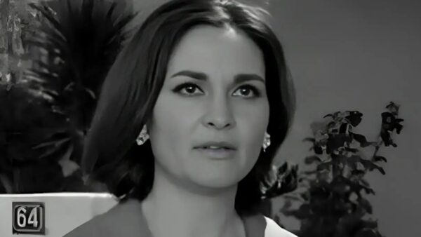 Η Ελένη Καρπέτα