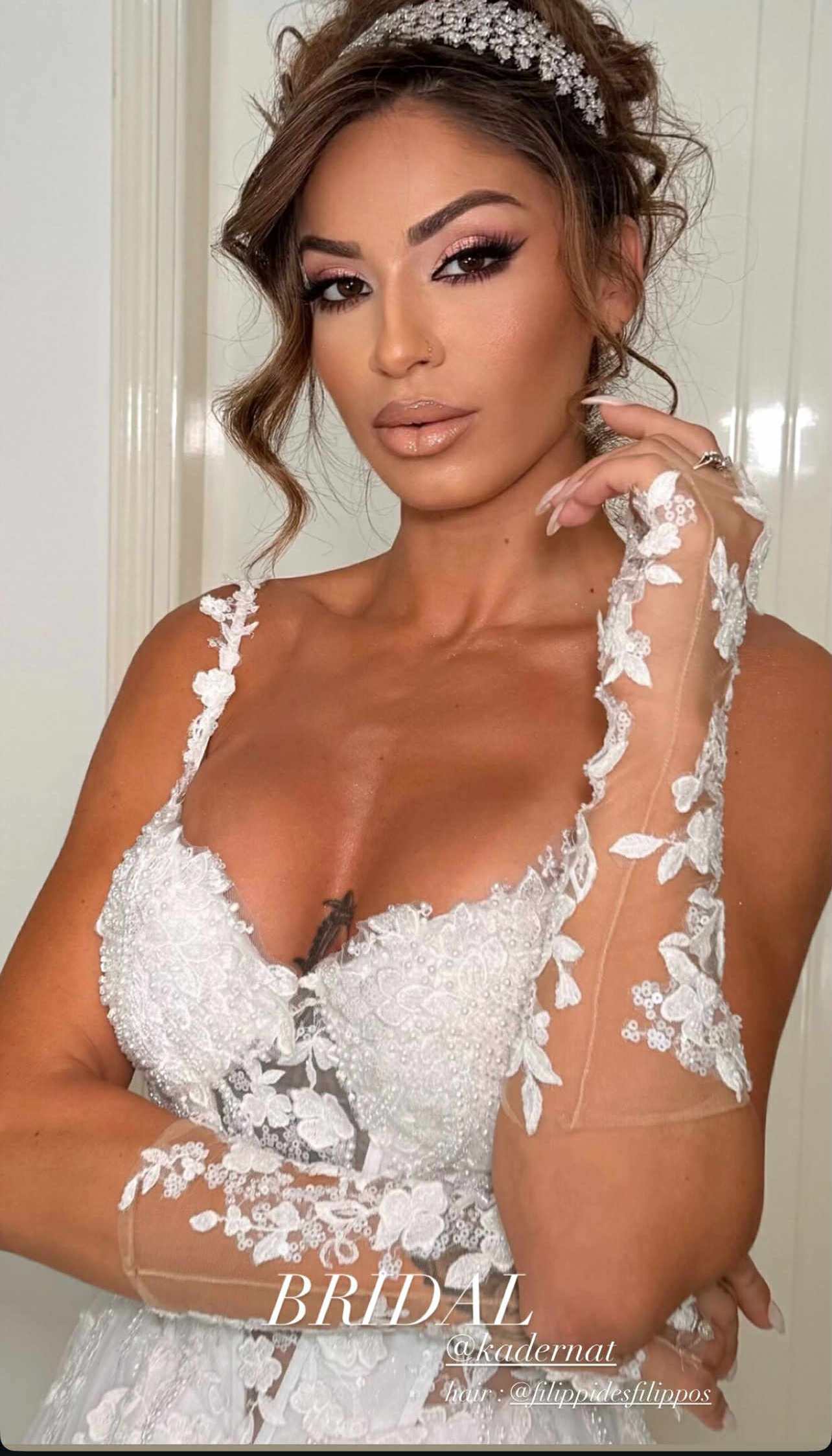 Νάταλι Κάτερ: Με μουσικά όργανα η αναχώρησή της για την εκκλησία (Βίντεο)