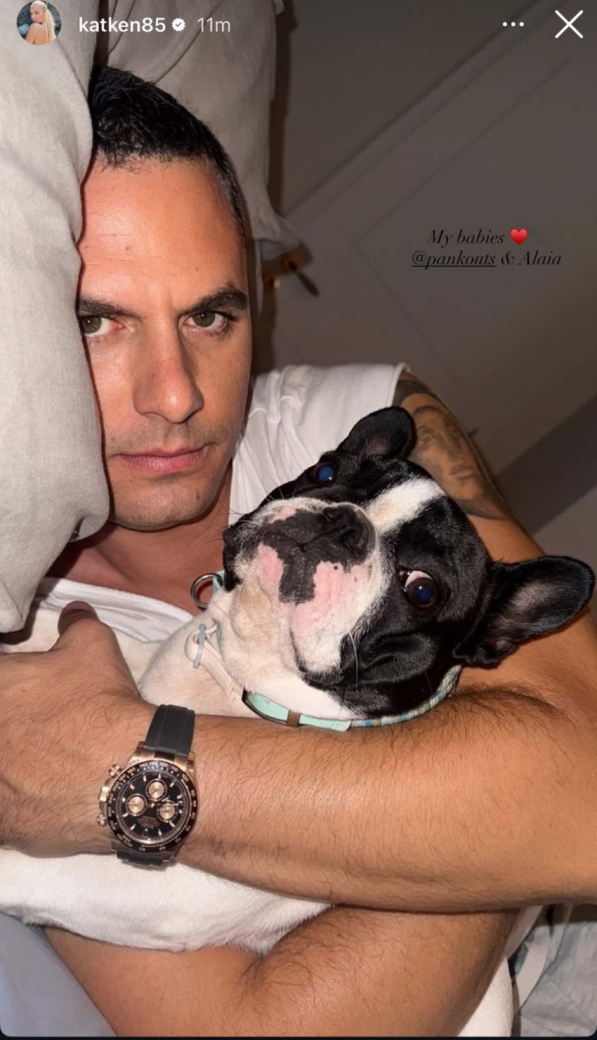 Ο Παναγιώτης Κουτσουμπής με το σκυλάκι του