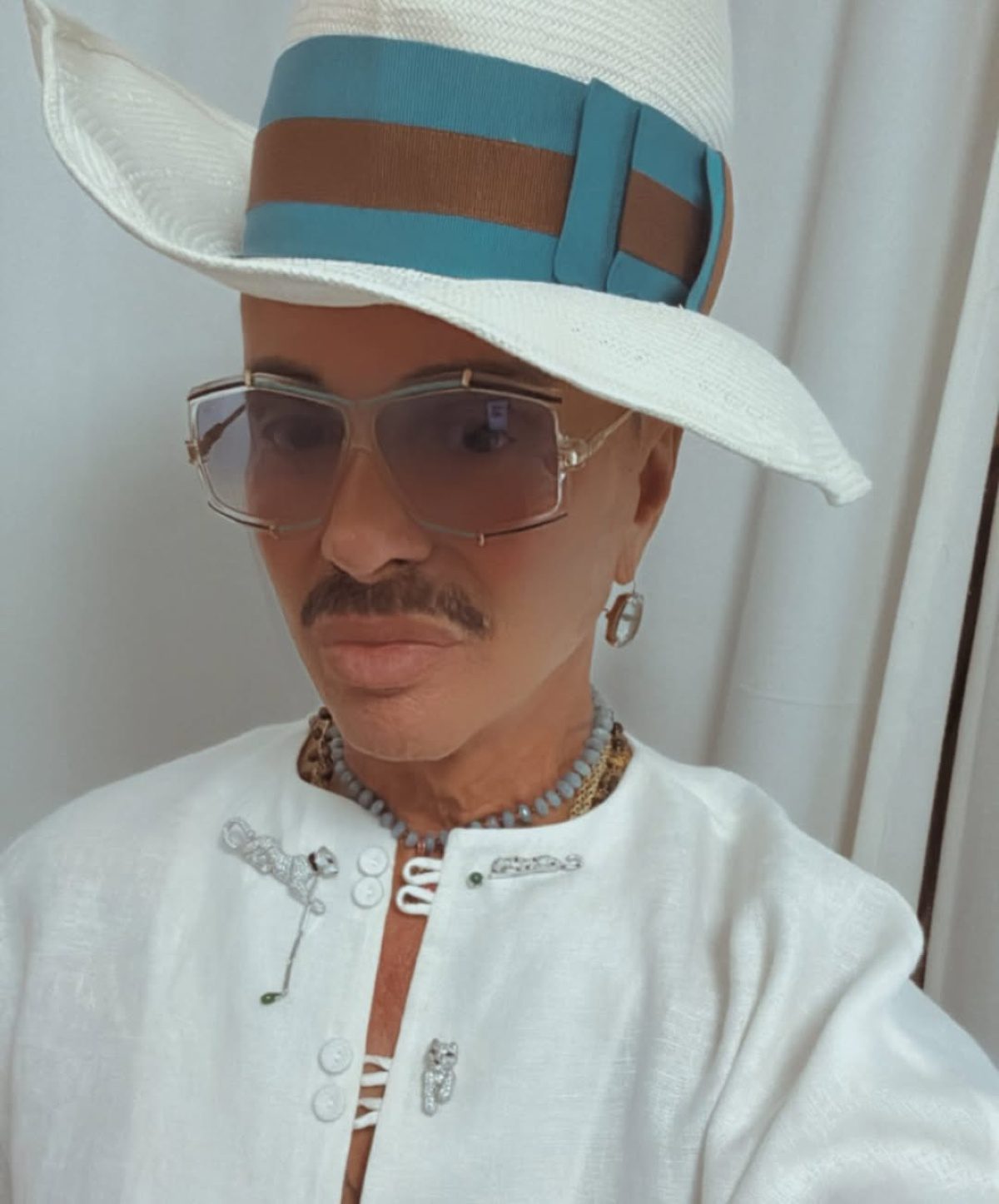 Ο Λάκης Γαβαλάς γενέθλια