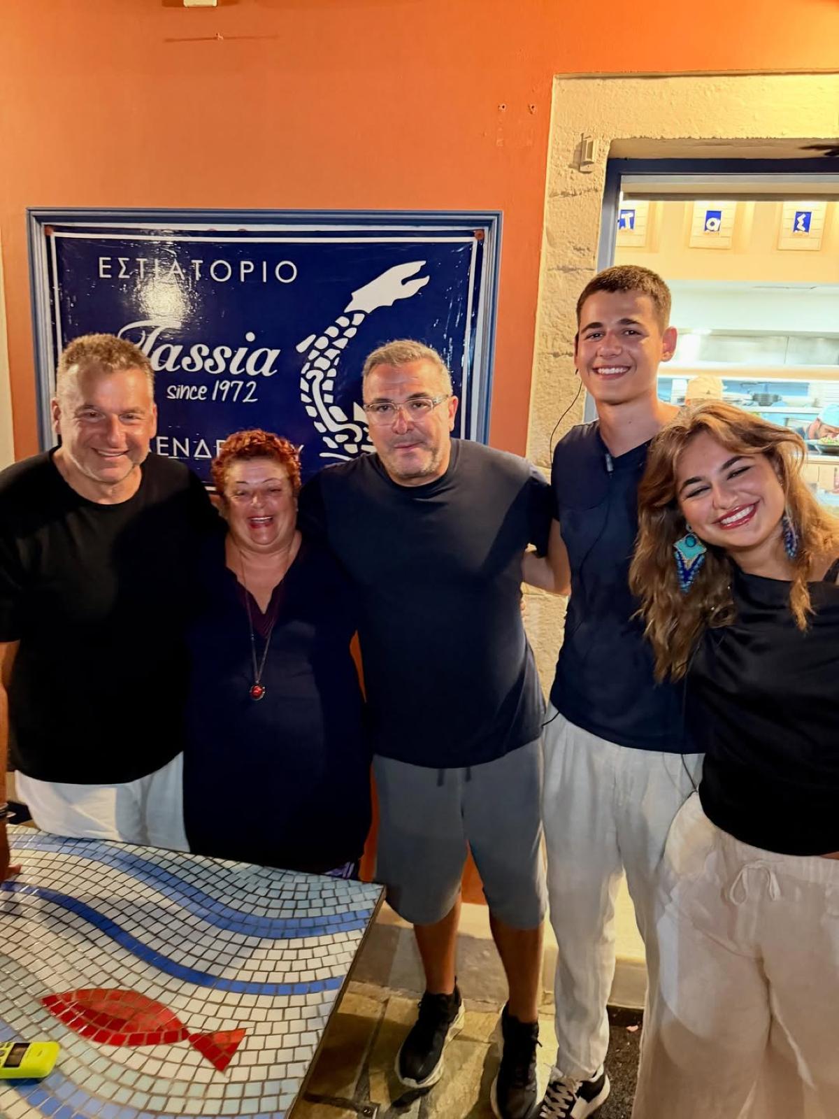 Ο Γιώργος Λιάγκας με τον Αντώνη Ρέμο σε βραδινή έξοδο