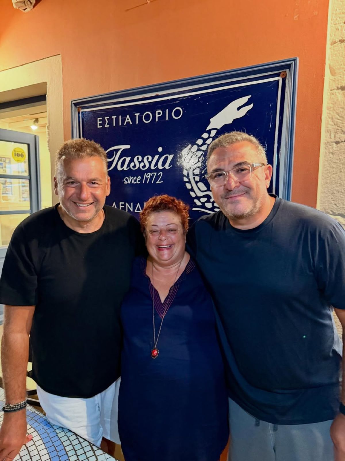 Ο Γιώργος Λιάγκας με τον Αντώνη Ρέμο σε βραδινή έξοδο