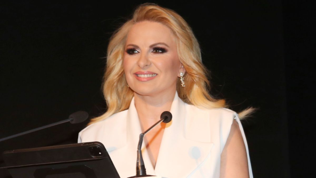 Η Μάγδα Τσέγκου στο Ελληνικός Κόσμος.Παρουσίαση βιβλίου Φώτη Καρύδα