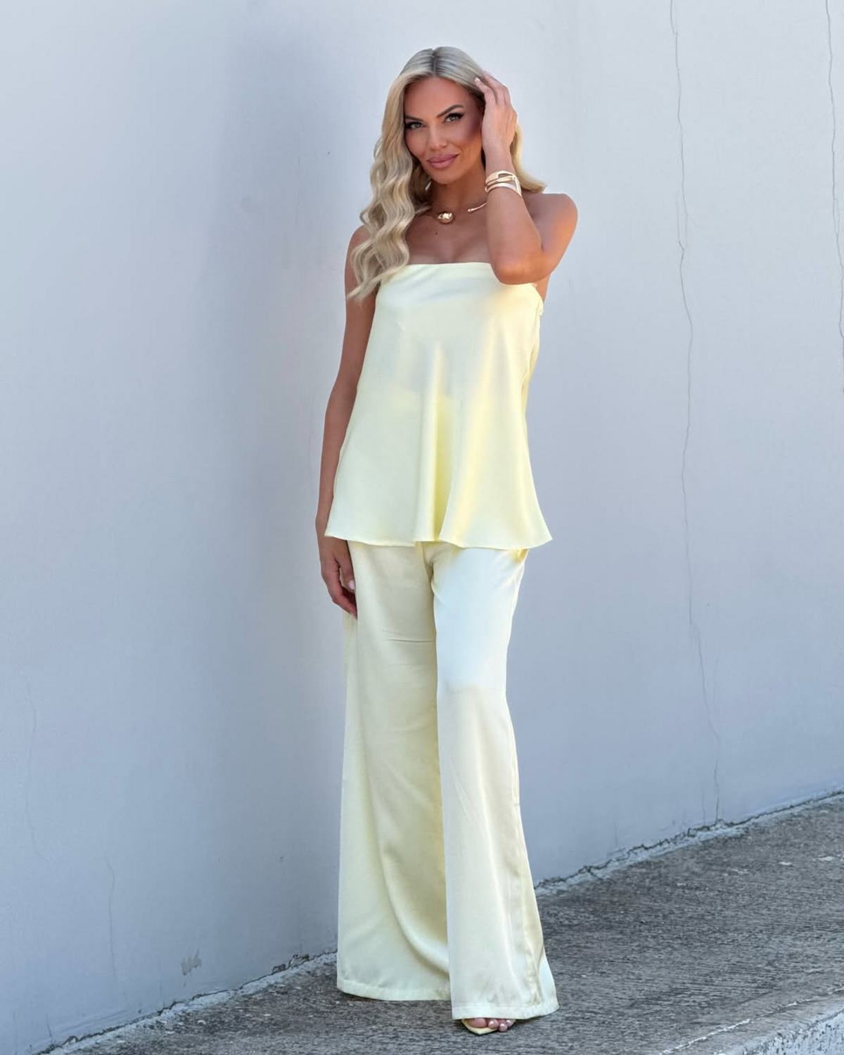 H Ιωάννα Μαλέσκου έξω από το στούντιο