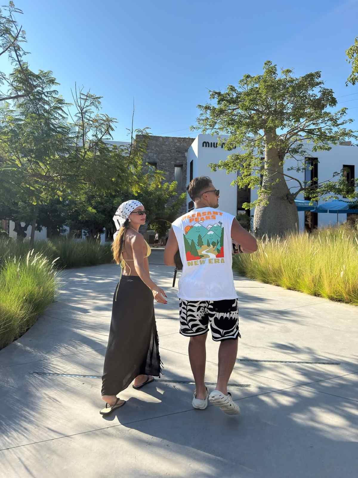 Η Μαριαλένα Ρουμελιώτη και ο Σάκης Κατσούλης στην Μύκονο