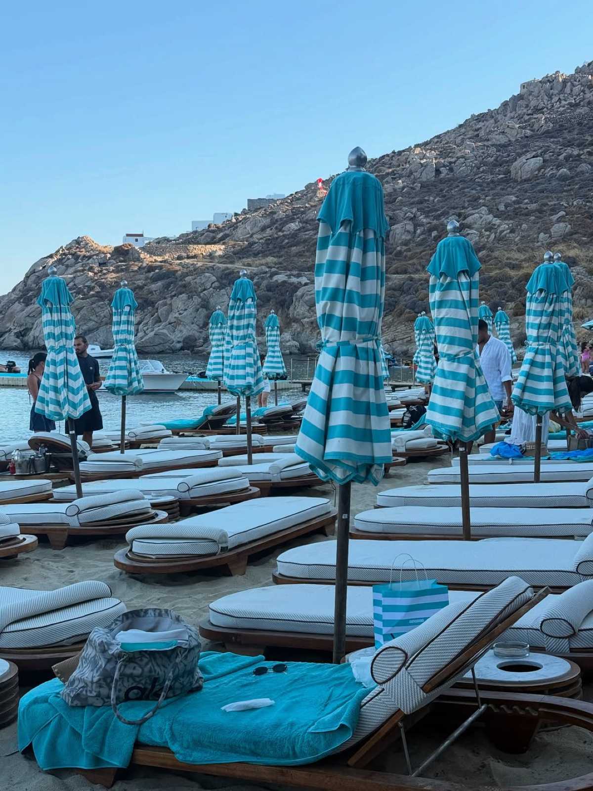 Η Μαριαλένα Ρουμελιώτη και ο Σάκης Κατσούλης στην Μύκονο