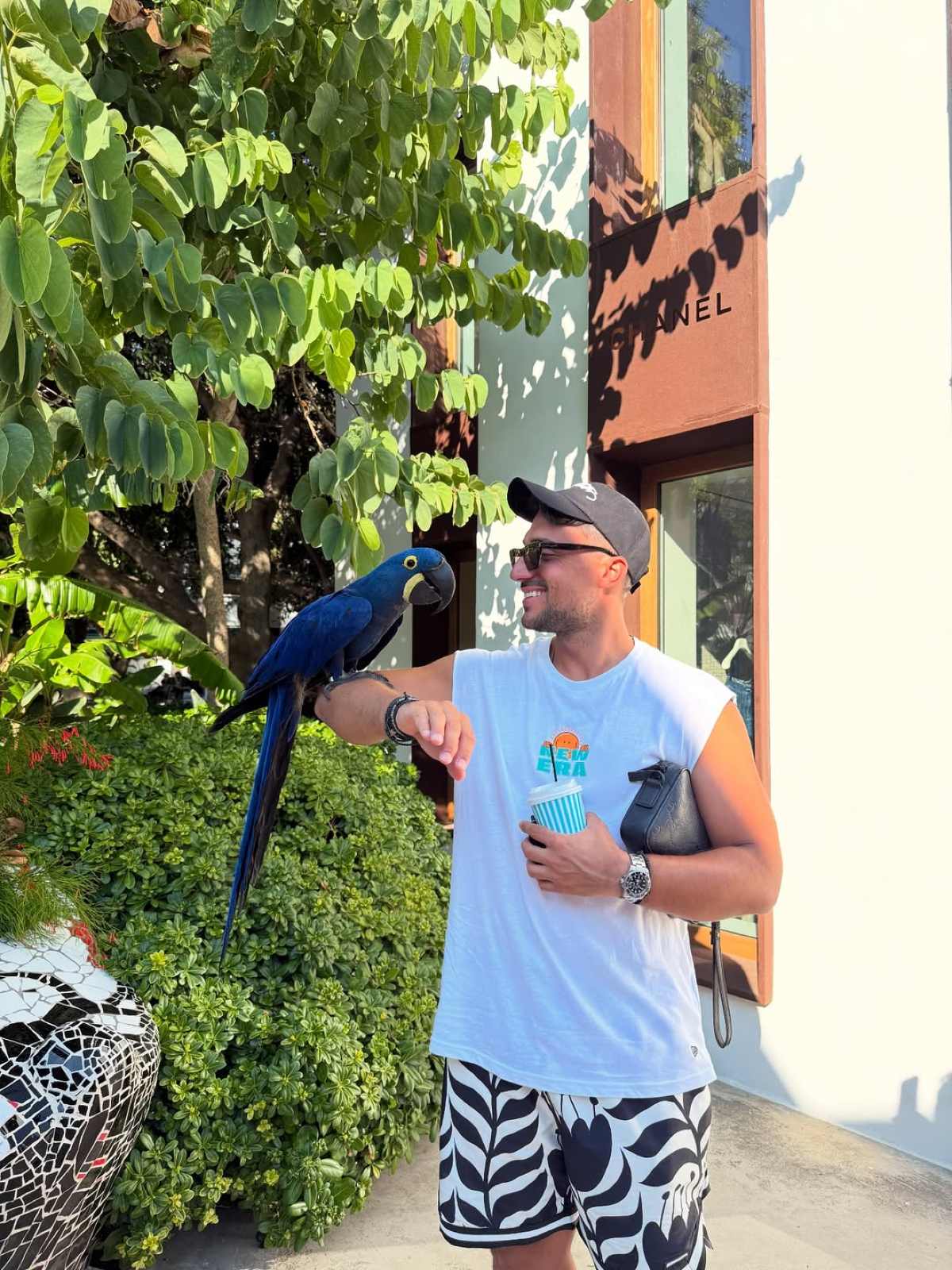 Η Μαριαλένα Ρουμελιώτη και ο Σάκης Κατσούλης στην Μύκονο