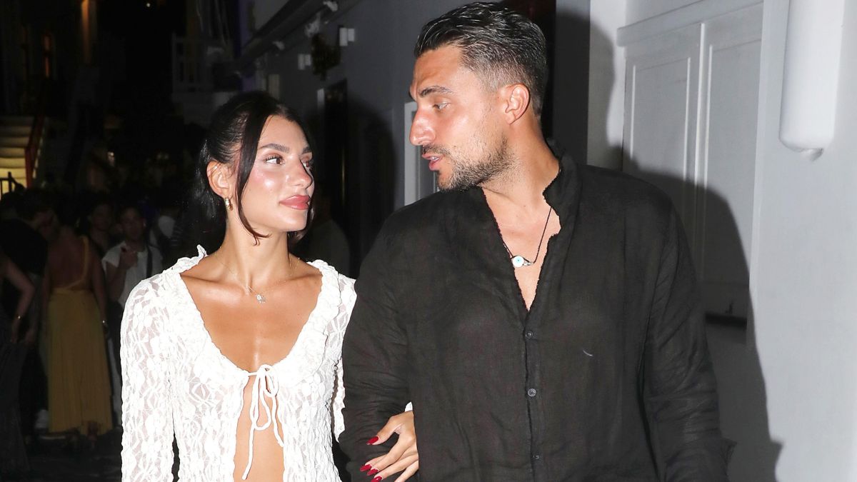 Η Μαριαλένα Ρουμελιώτη και ο Σάκης Κατσούλης στη Μύκονο